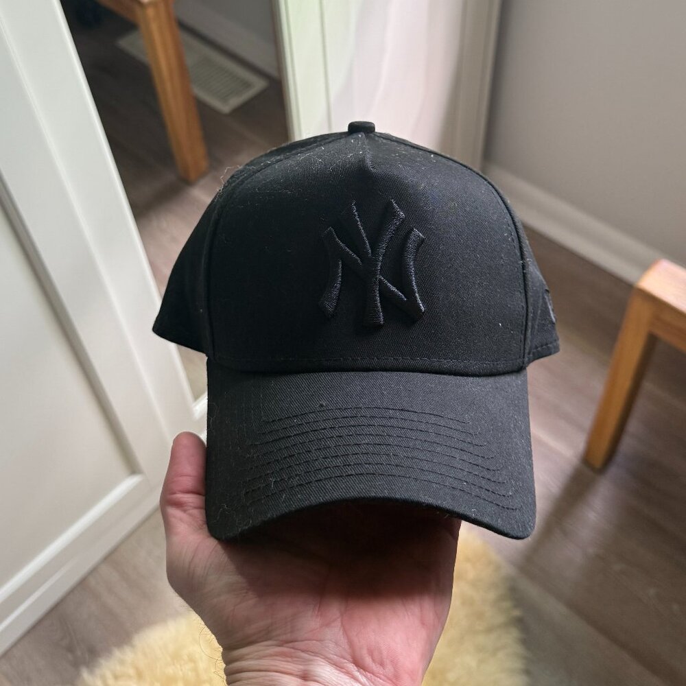 New Era 9FORTY New York Yankees All Black Tonal Snapback Adjustable Cap MLB